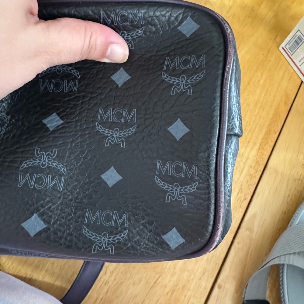 🚨SOLD🚨MCM Princess Lion Tote & Pouch - Picture 12 of 13